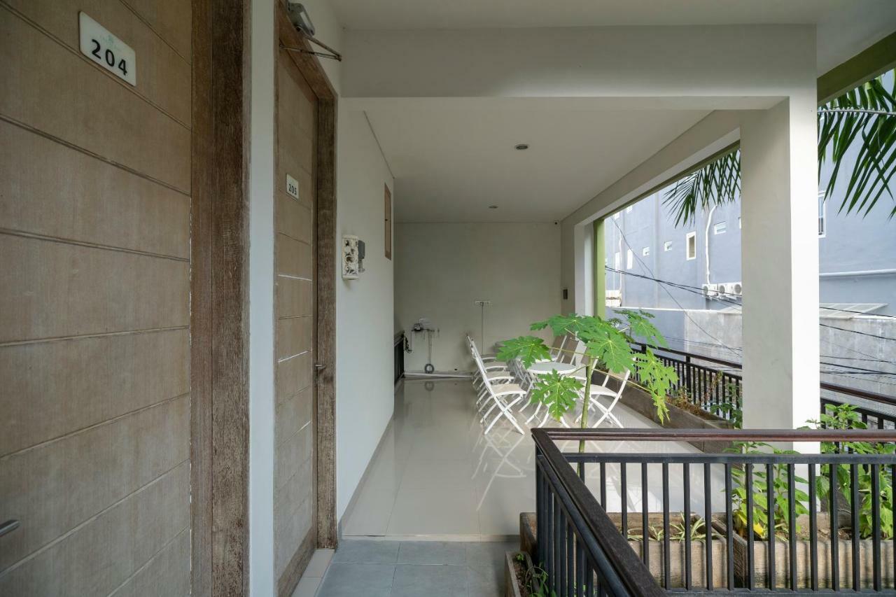 Oyo 697 Olivia Inn Denpasar Легиан Экстерьер фото