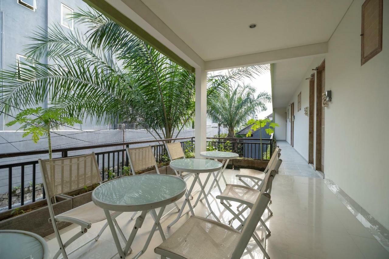 Oyo 697 Olivia Inn Denpasar Легиан Экстерьер фото