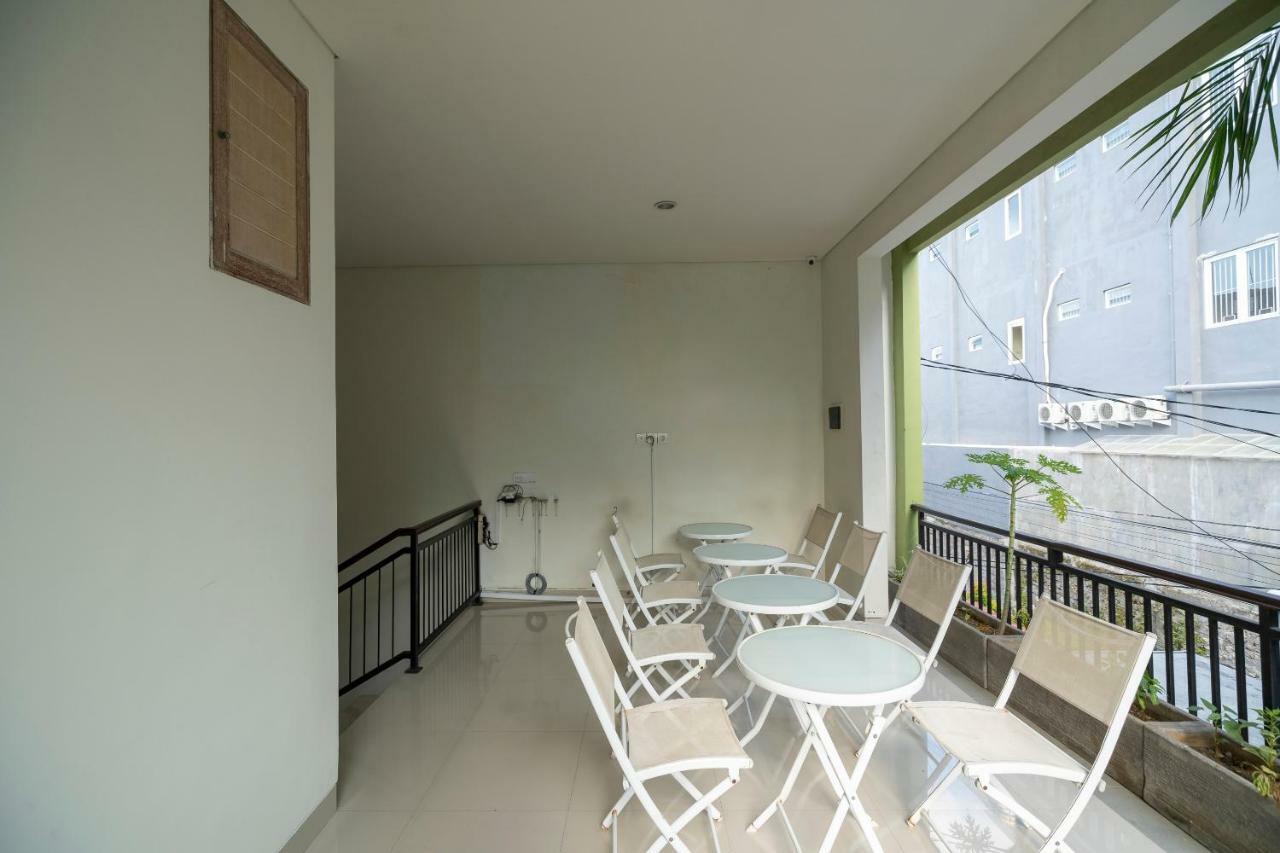 Oyo 697 Olivia Inn Denpasar Легиан Экстерьер фото