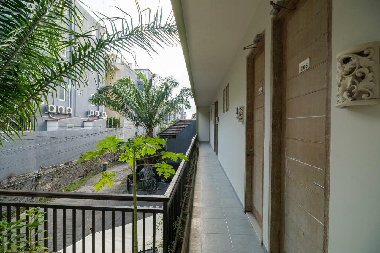 Oyo 697 Olivia Inn Denpasar Легиан Экстерьер фото
