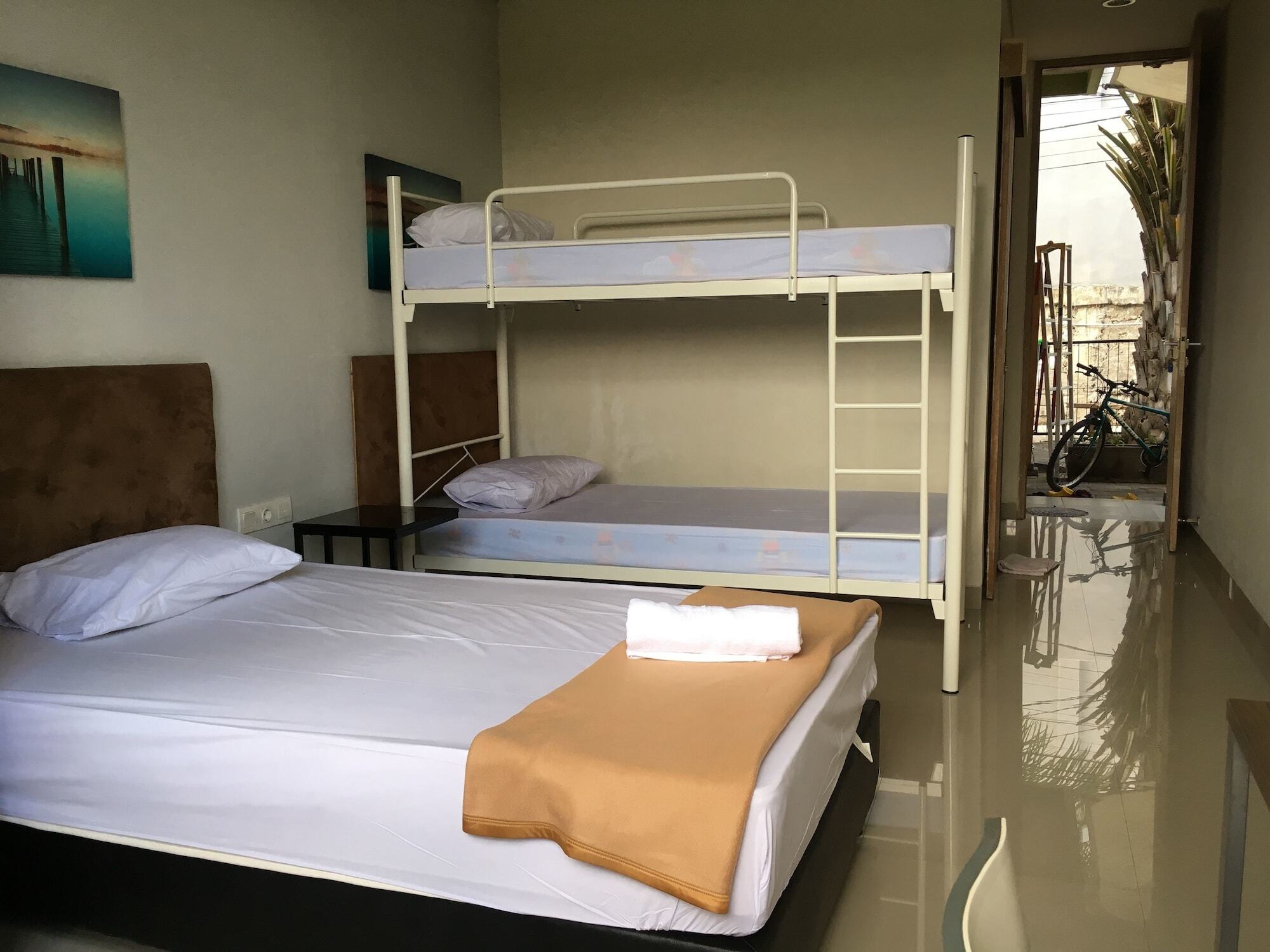 Oyo 697 Olivia Inn Denpasar Легиан Экстерьер фото
