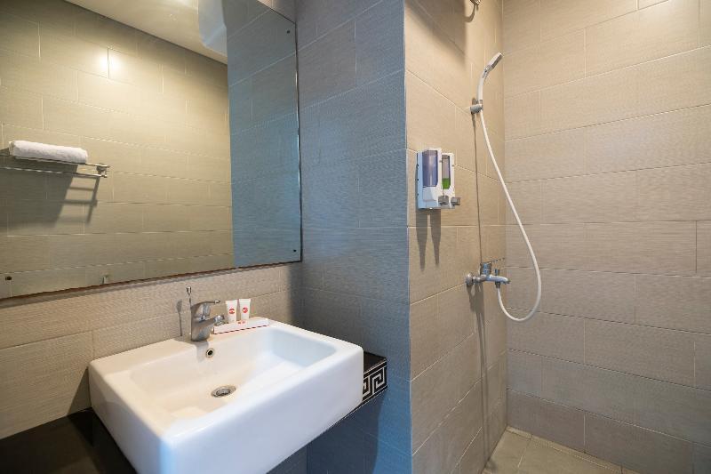 Oyo 697 Olivia Inn Denpasar Легиан Экстерьер фото