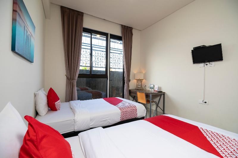 Oyo 697 Olivia Inn Denpasar Легиан Экстерьер фото